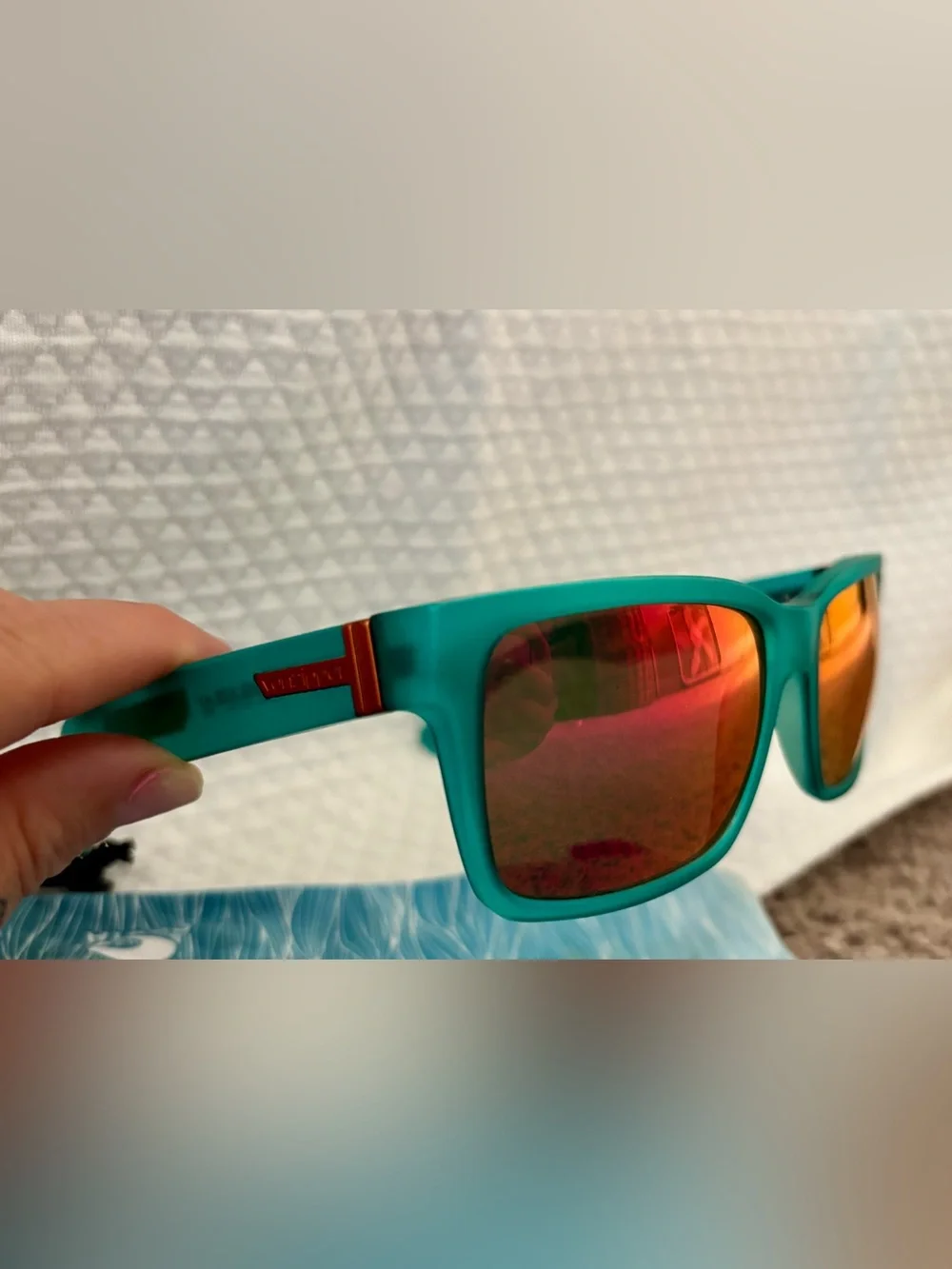 Von Zipper bold teal